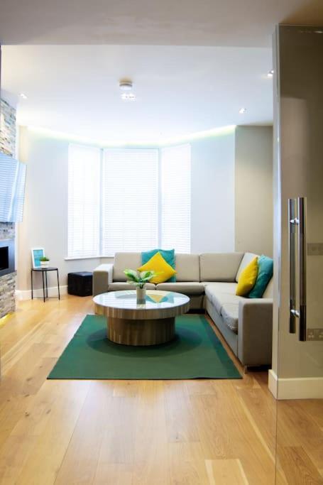Edge14- Spacious, Stylish And Near The Beach! New Quay Eksteriør bilde