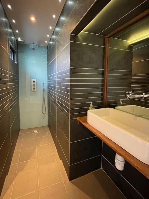 Edge14- Spacious, Stylish And Near The Beach! New Quay Eksteriør bilde