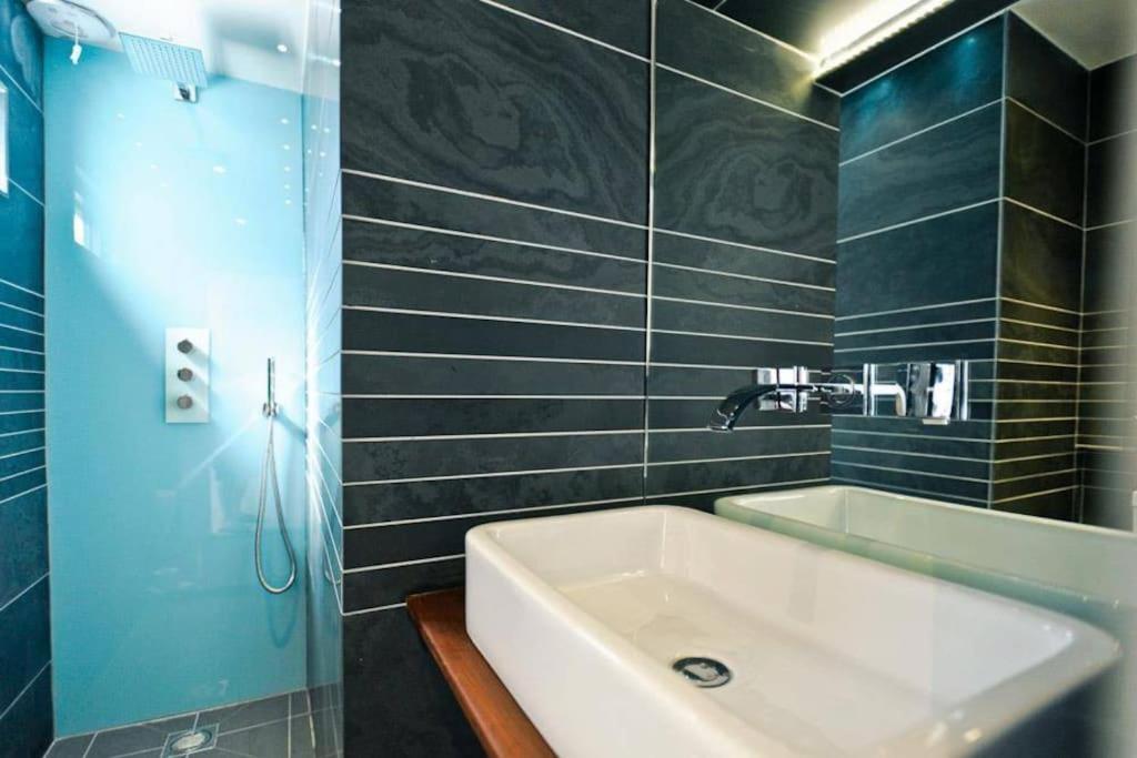Edge14- Spacious, Stylish And Near The Beach! New Quay Eksteriør bilde